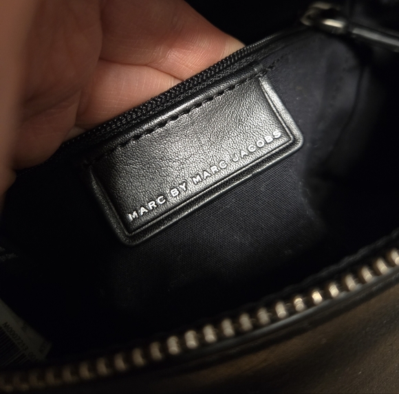Marc Jacobs Black Canteen Riveted Limited Edition Crossbody Bag - Picture 4 of 11